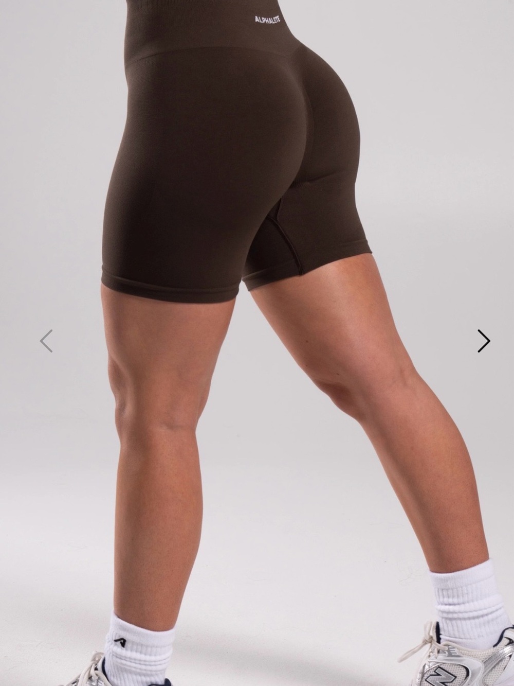 Alphalete PUMP HIGH RISE SHORT in Walnut